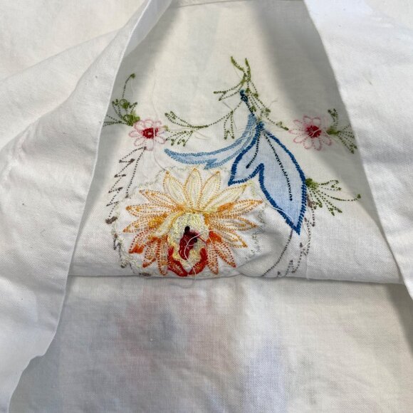 Vintage pillow cases Floral Embroidered White 100% cotton Cottagecore  bedding - Picture 3 of 15